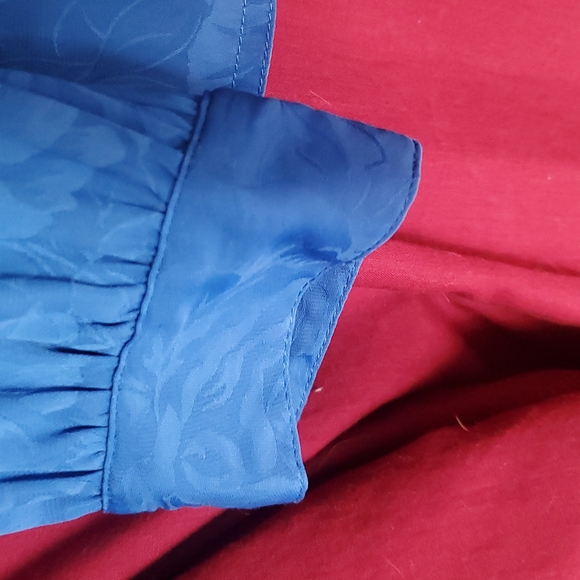 Blue Blouse with Roses - Picture 6 of 10